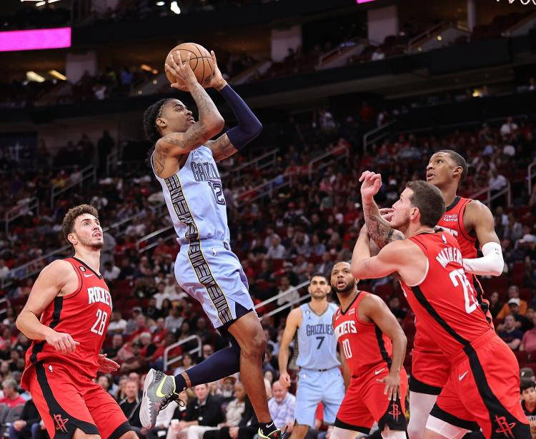 巴媒：埃斯特旺曾在10月因在训练中逼抢不当被安帅批评（巴西媒体称：埃斯特旺因10月训练中逼抢不当遭安切洛蒂批评）