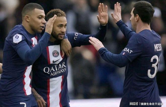 高清：英超曼联1-1西汉姆 红魔攻击线哑火（高清：英超曼联1-1战平西汉姆 红魔锋线失灵）