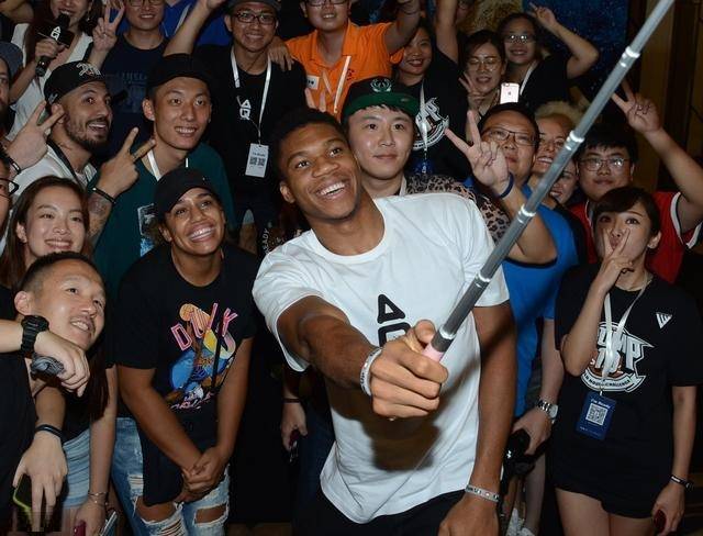 德天空：阿森纳关注法兰克福边锋巴霍亚，对方标价7000万欧（德国天空体育：阿森纳有意引进法兰克福翼锋巴霍亚，要价7000万欧元）