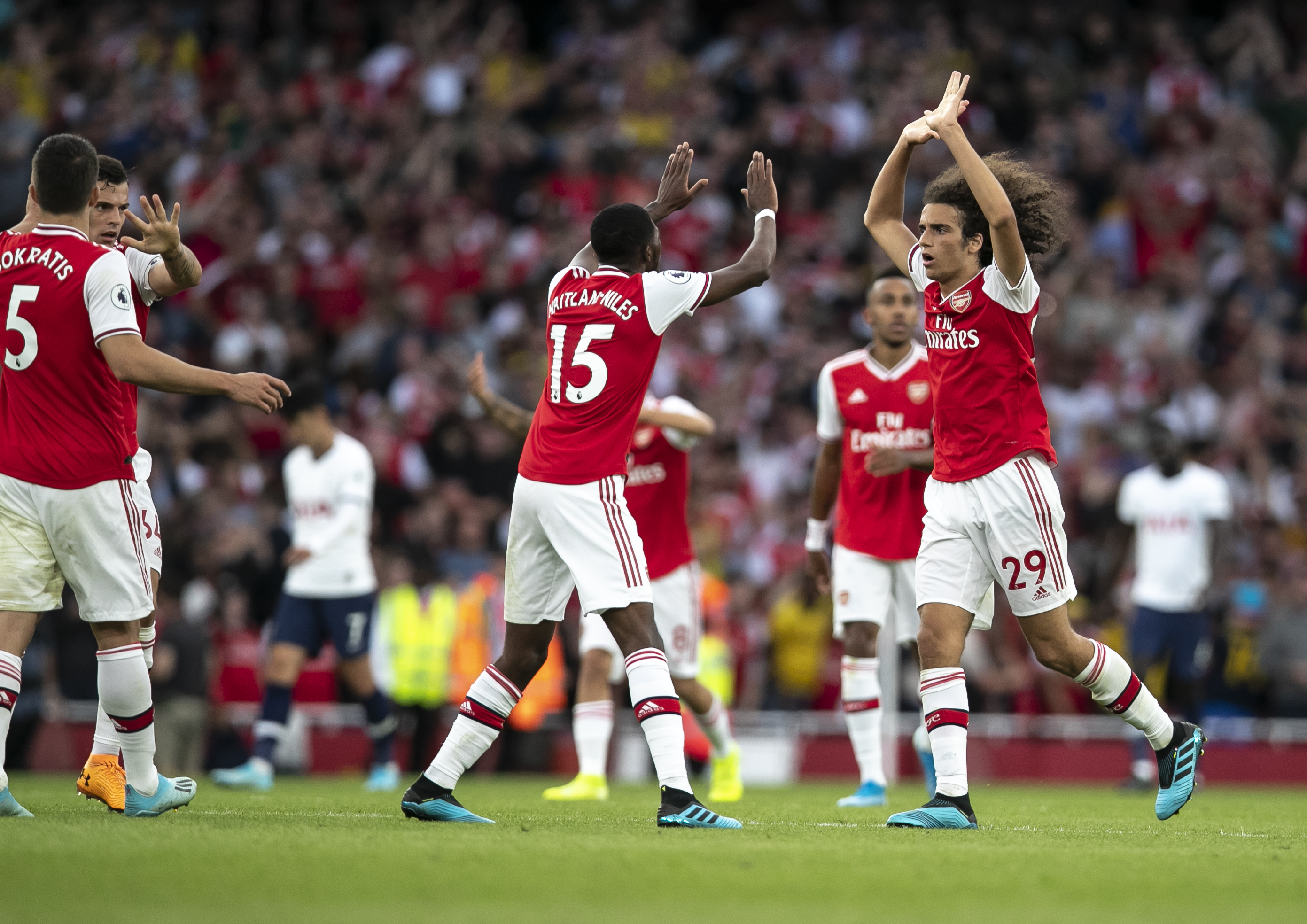 意媒：此前因流感缺阵的博尼尚未恢复训练，不确定能否踢意杯（意媒：博尼流感后尚未复训，能否出战意杯存疑）