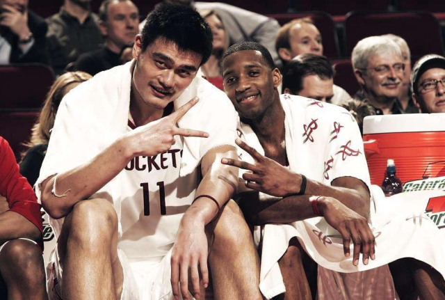 跟队：邓弗里斯脚踝疼痛未消除，可能告别2025年剩余比赛（队记：邓弗里斯脚踝伤势未愈，恐无缘2025年剩余赛程）