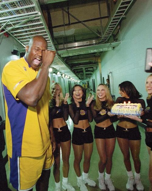 西班牙大名单：亚马尔领衔，奥尔莫在列，卡瓦哈尔、佩德里伤缺（西班牙公布名单：亚马尔成焦点，奥尔莫入选，卡瓦哈尔与佩德里因伤缺阵）