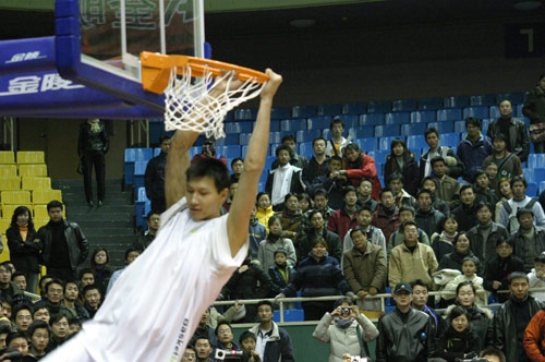 利物浦vs毕尔巴鄂竞技：麦卡利斯特领衔，努涅斯、琼斯出战（利物浦迎战毕尔巴鄂竞技：麦卡利斯特压阵，努涅斯与琼斯出战）