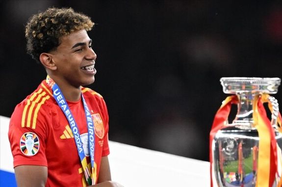 李新翔：我的第一次中超冠军；海港是冠军，连冠无人能撼动（李新翔收获中超首冠：海港加冕，连冠之势难撼）