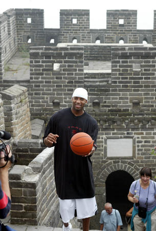 4次超越因扎吉，姆巴佩是欧冠客场戴帽次数最多的球员（姆巴佩4次欧冠客场戴帽，超越因扎吉成史上最多）