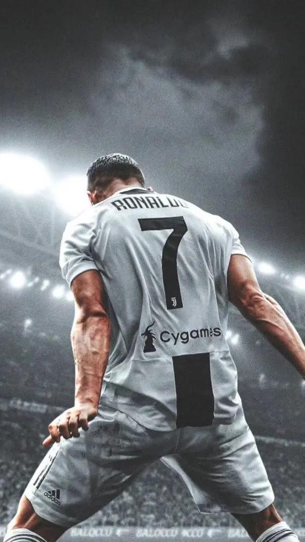 埃默松：我并不怀念在米兰的日子；那儿的人聊我比聊C罗还多（埃默松：不怀念在米兰的岁月，那里对我的讨论热度甚至高过C罗）