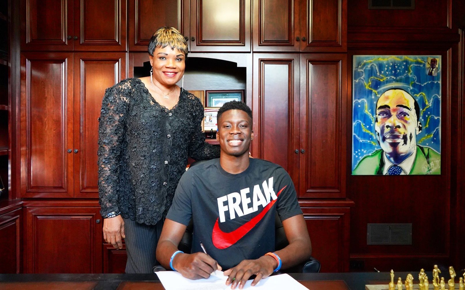 时隔238天后复出！伊藤洋辉进入拜仁vs弗赖堡替补席（休战238天，伊藤洋辉重返赛场：进入拜仁对弗赖堡的替补名单）